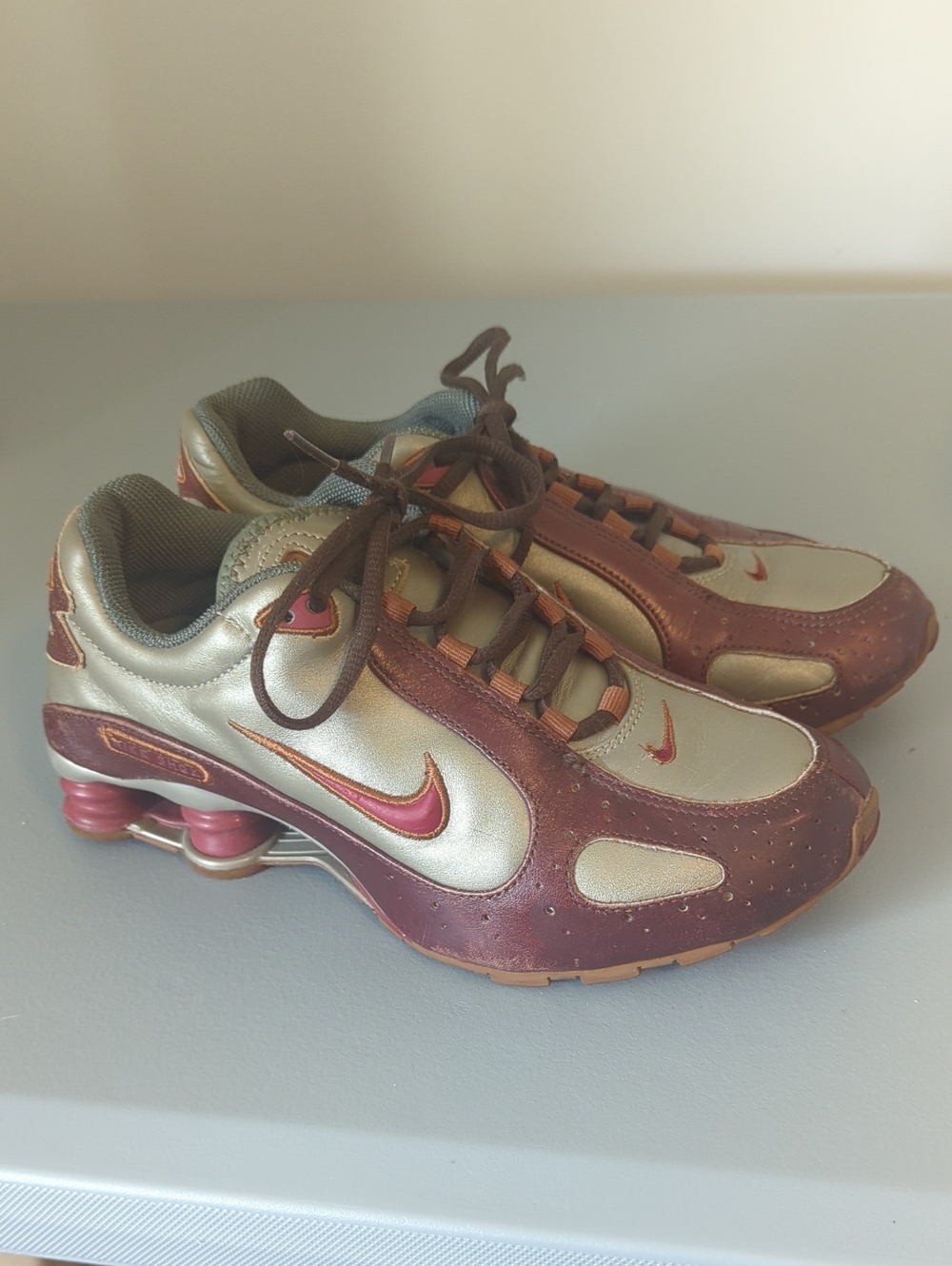 Nike Shox Monster sneakers  Zinc/ Team Red/ Brown